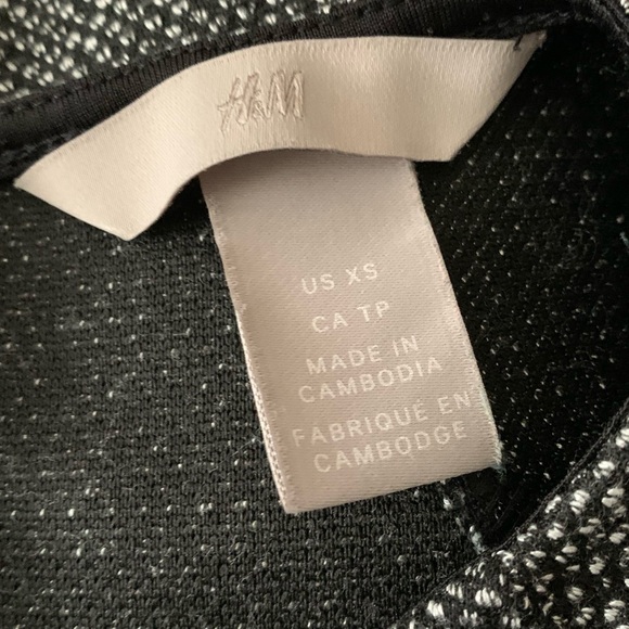 NWOT H&M DRESS. SIZE XS - Picture 3 of 3